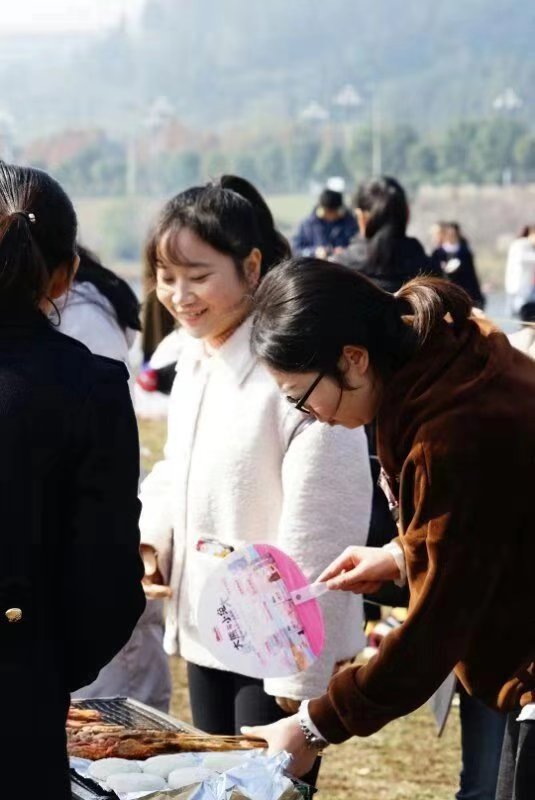 黃山眾逸-拓展團(tuán)建燒烤活動(dòng)